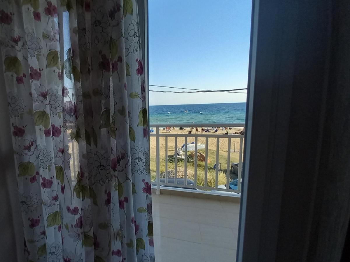 Вилла "Breeze" Front To The Sea - Hakidiki Флогита Экстерьер фото