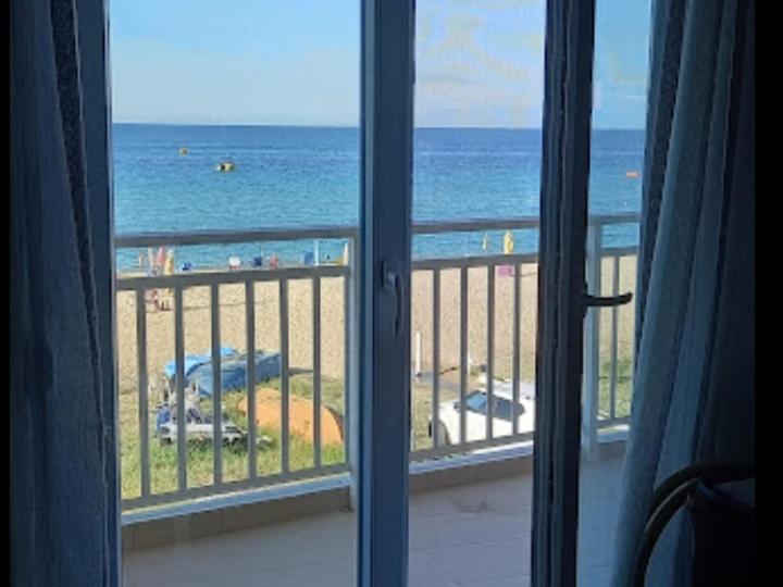 Вилла "Breeze" Front To The Sea - Hakidiki Флогита Экстерьер фото